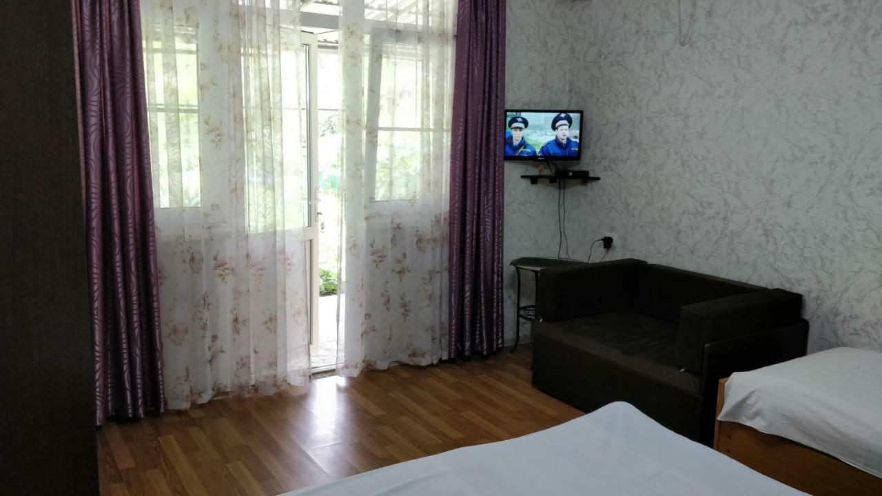 Tikhaya Gavan Guest House Gagra Exterior photo