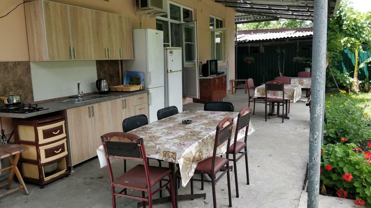 Tikhaya Gavan Guest House Gagra Exterior photo